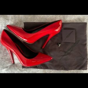 B Brian Atwood Candy Apple Red Pumps